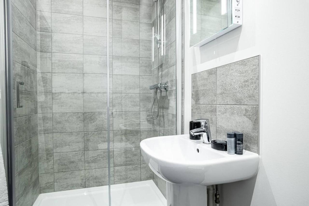 Bayard Apartments - 2 Bed Apartment Contractors Welcome Peterborough Dış mekan fotoğraf